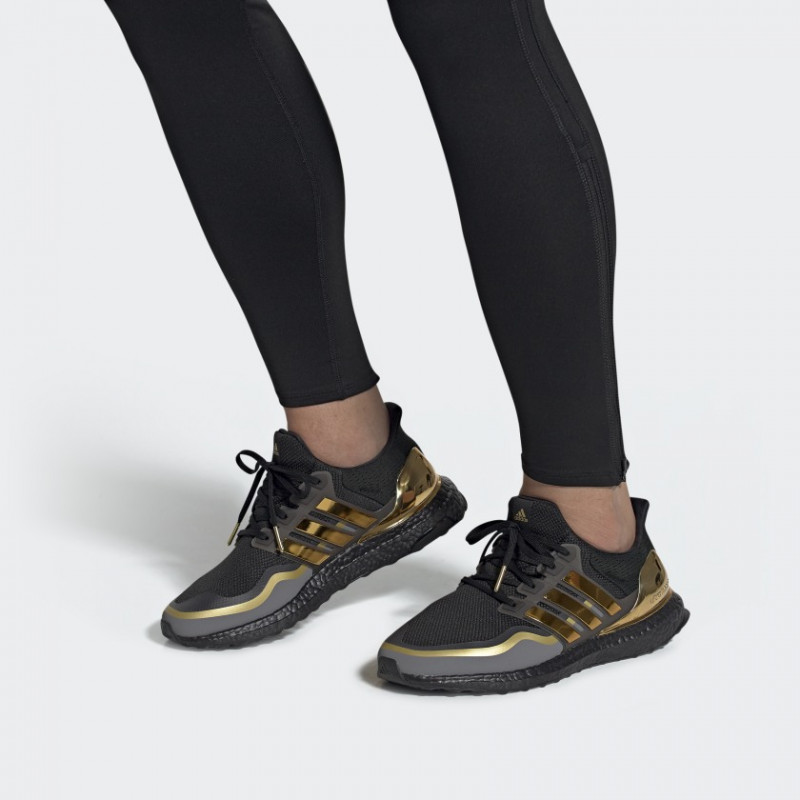 SEPATU LARI ADIDAS Ultraboost