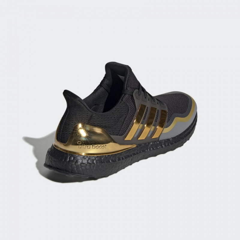 SEPATU LARI ADIDAS Ultraboost