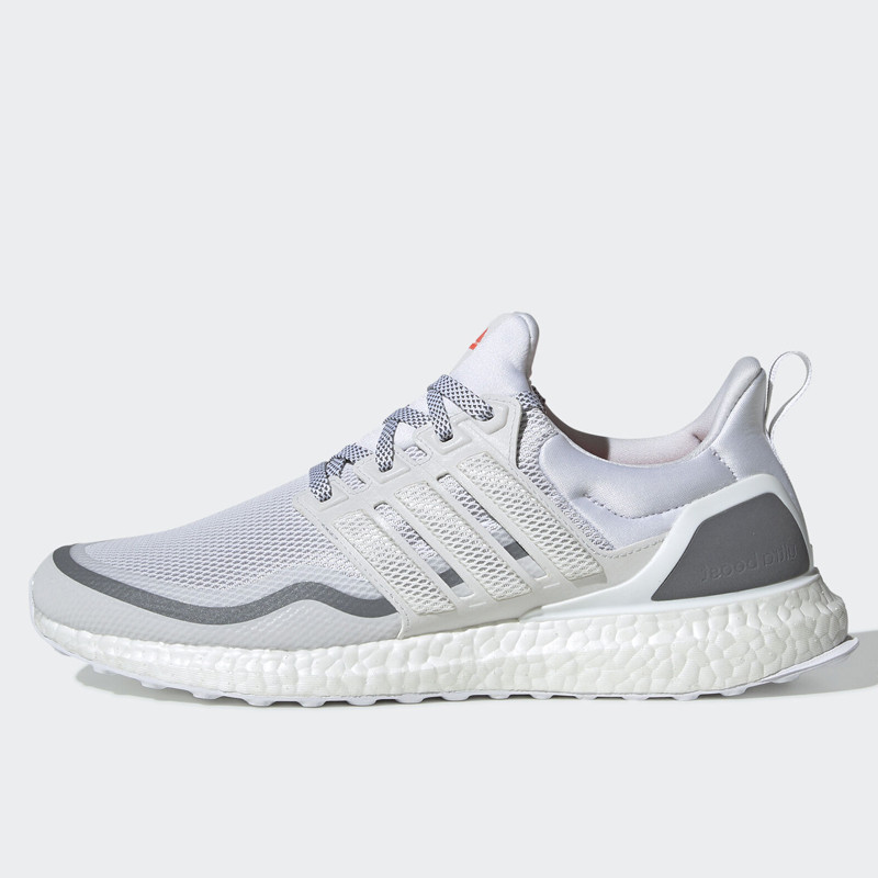 SEPATU LARI ADIDAS Ultraboost Reflective