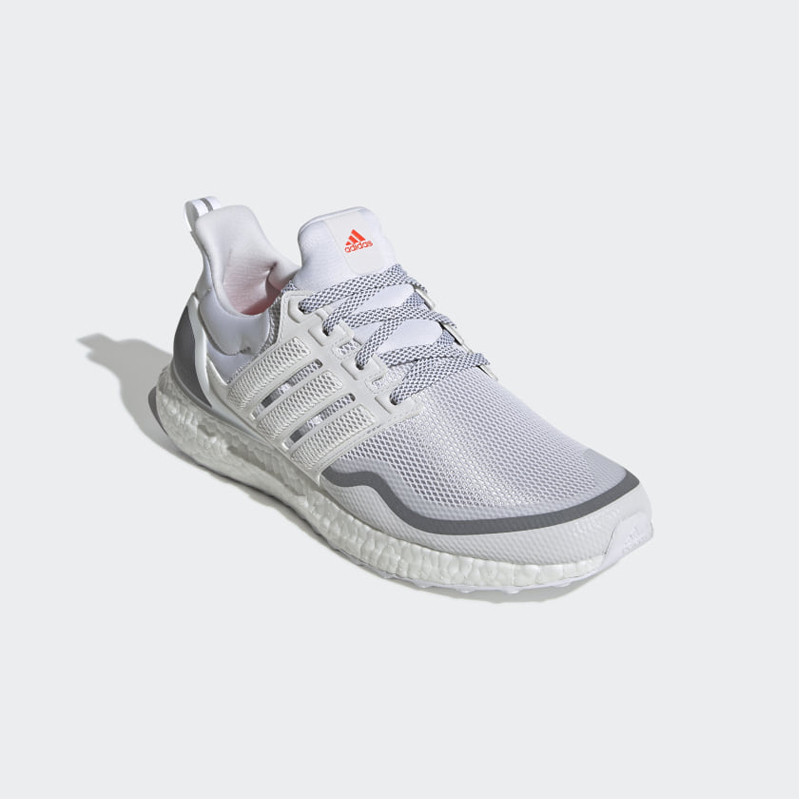SEPATU LARI ADIDAS Ultraboost Reflective