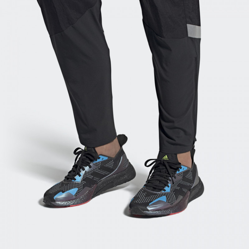 SEPATU LARI ADIDAS X9000L3