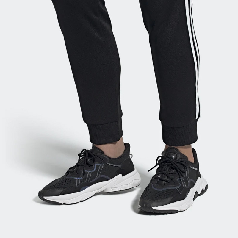 SEPATU SNEAKERS ADIDAS Ozweego