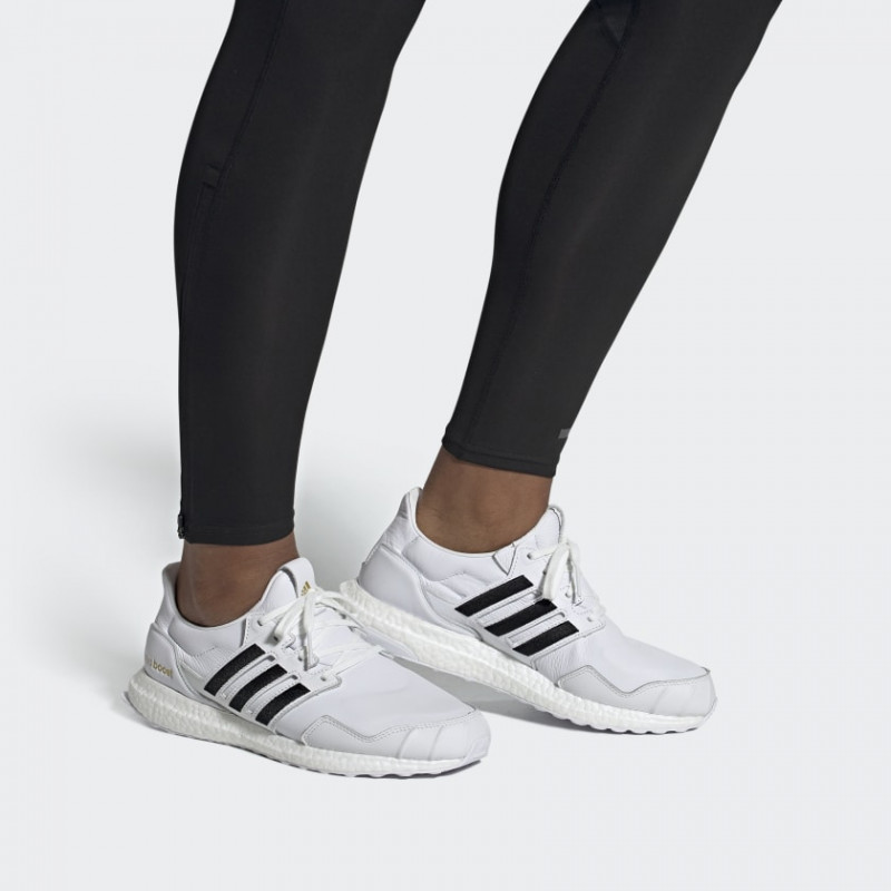 SEPATU LARI ADIDAS Ultraboost DNA