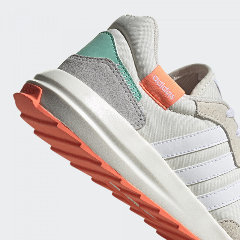 SEPATU LARI ADIDAS Wmns Retrorun