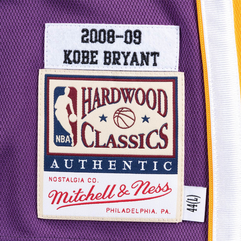 BAJU BASKET MITCHELL N NESS Los Angeles Lakers Road Finals 2008-09 Kobe Bryant Authentic Jersey