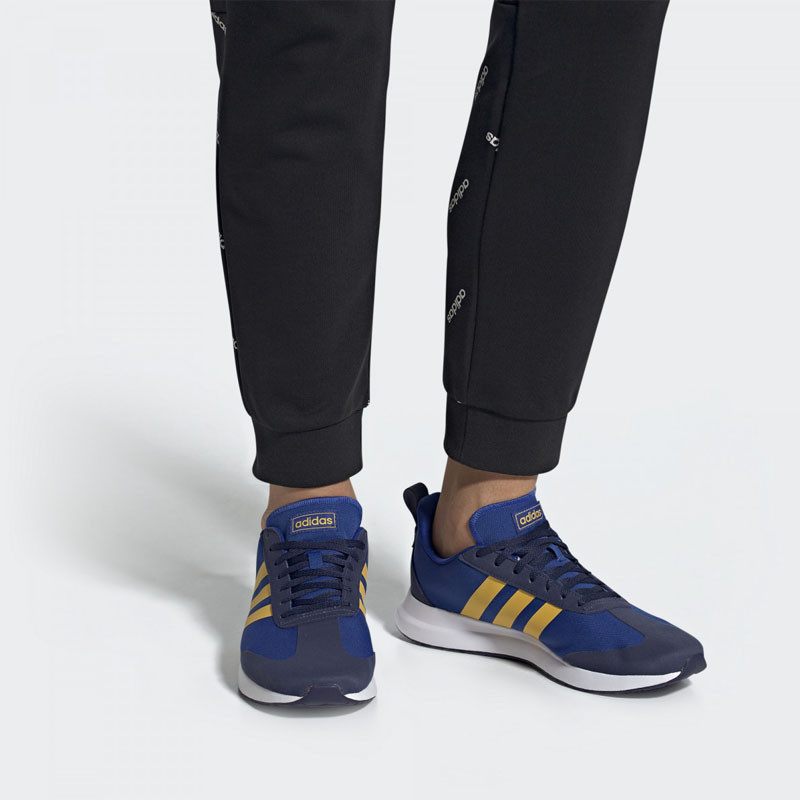 SEPATU LARI ADIDAS Run 60s