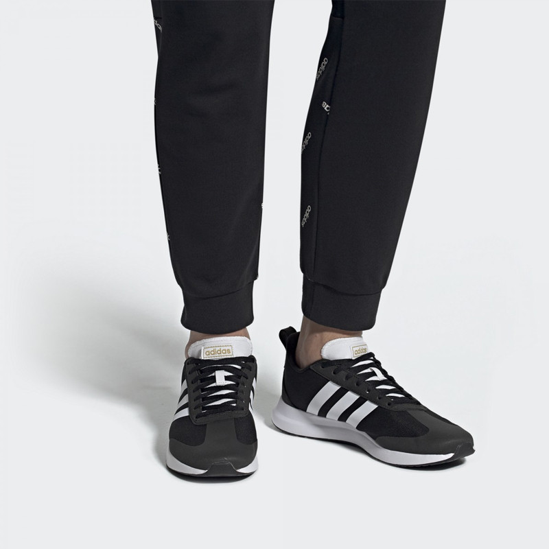 SEPATU LARI ADIDAS Run 60s