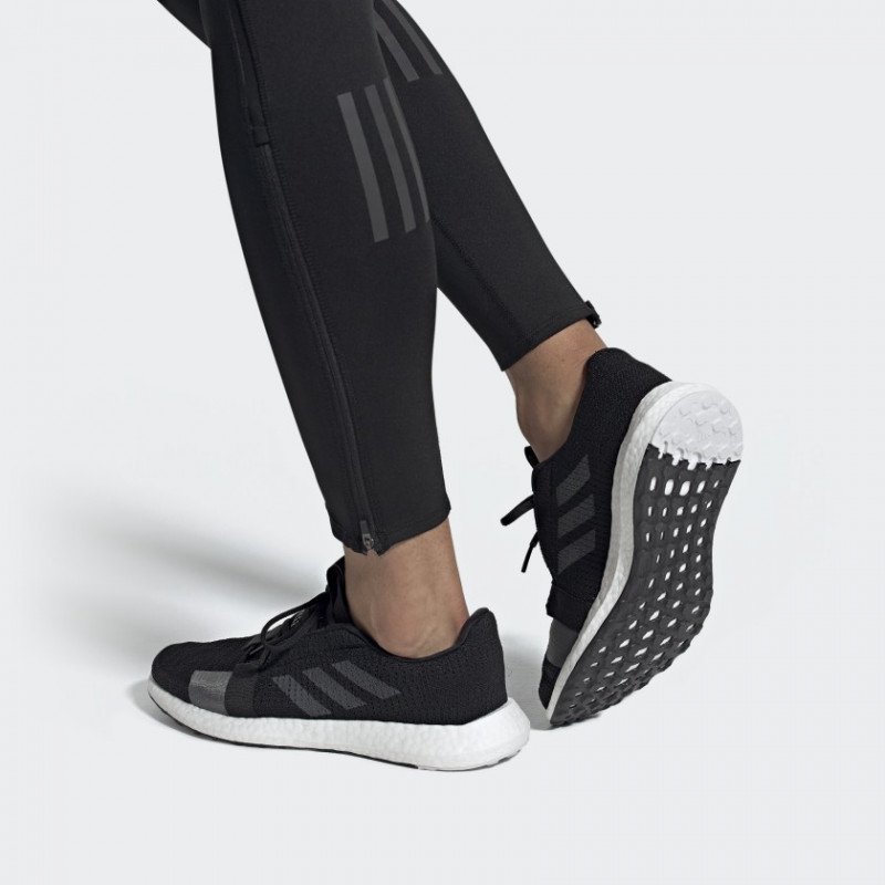 SEPATU LARI ADIDAS Senseboost Go