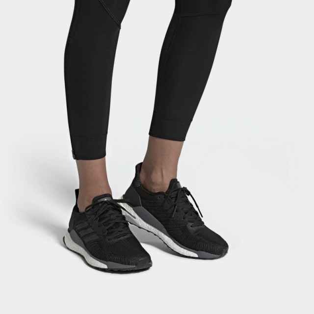 SEPATU LARI ADIDAS Wmns Solarboost 19