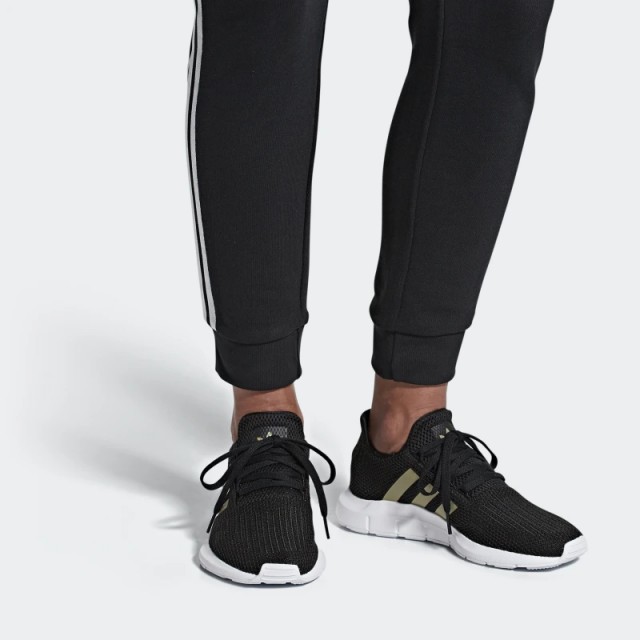 SEPATU SNEAKERS ADIDAS Wmns Swift Run