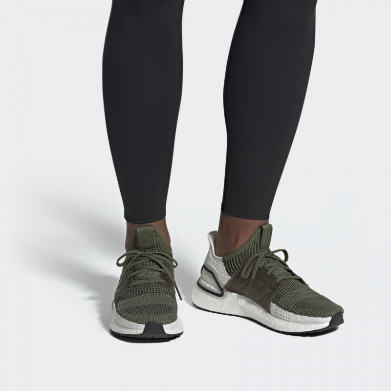 SEPATU LARI ADIDAS Ultraboost 19