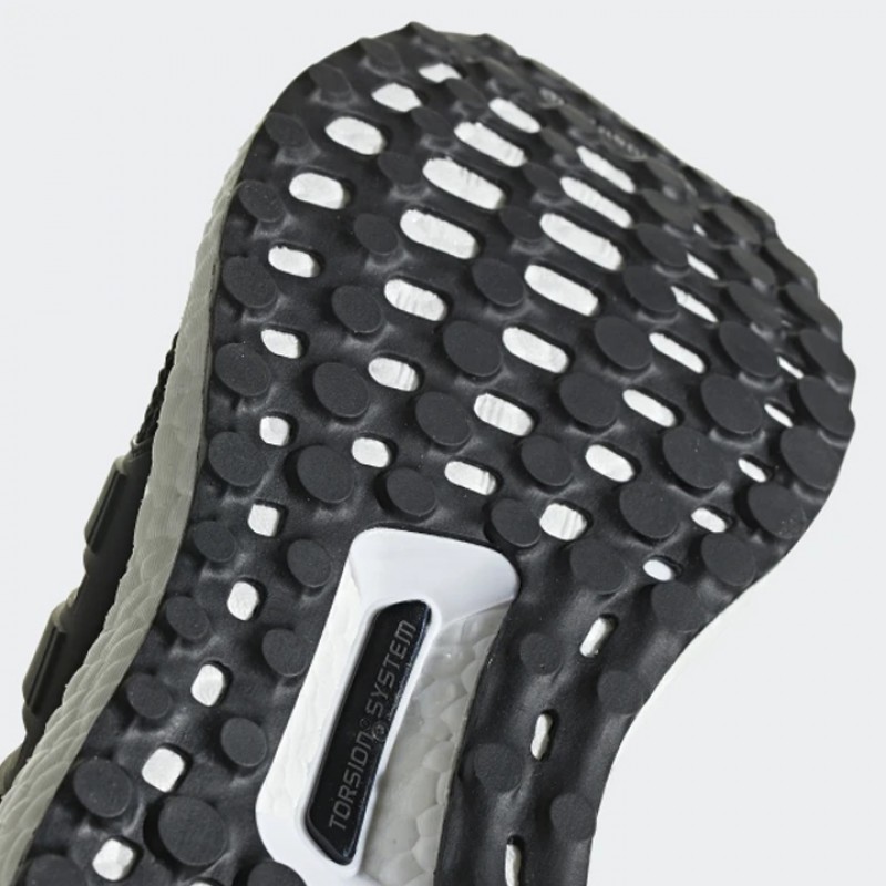 SEPATU LARI ADIDAS Ultraboost
