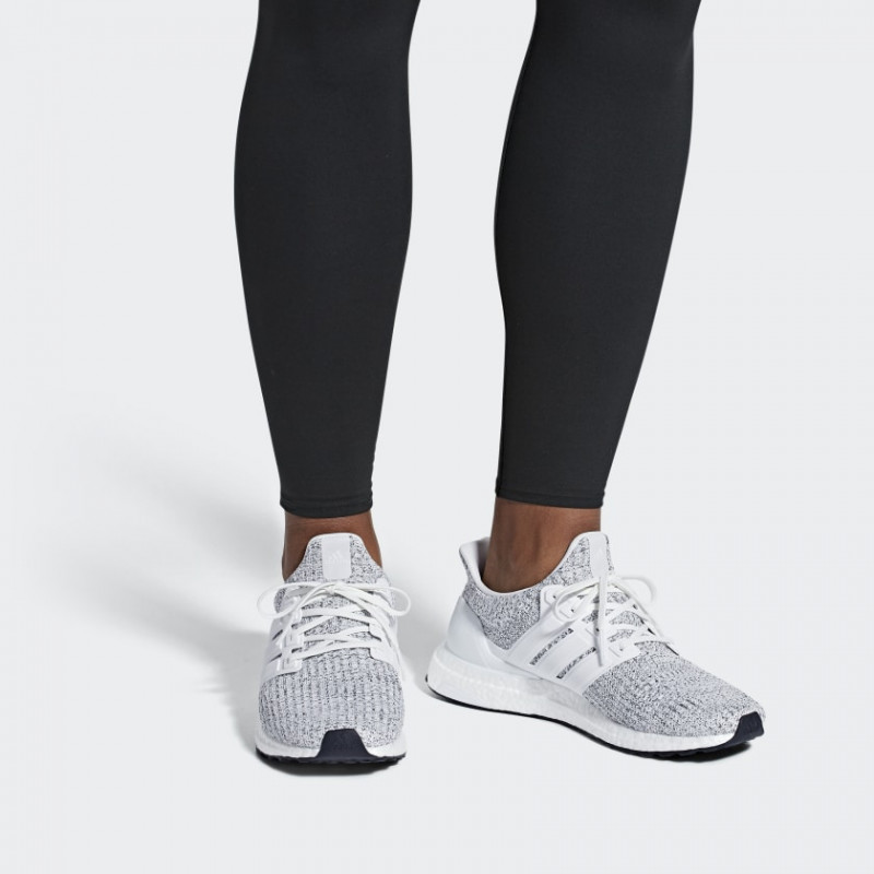 SEPATU LARI ADIDAS Ultraboost