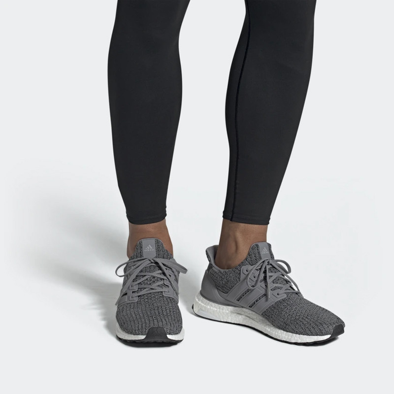 SEPATU LARI ADIDAS Ultraboost