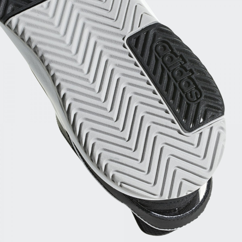 SEPATU TENNIS ADIDAS Courtsmash