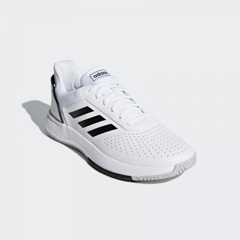 SEPATU TENNIS ADIDAS Courtsmash