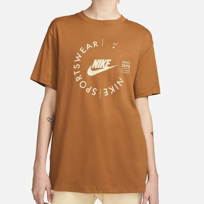 BAJU SNEAKERS NIKE Utility Graphic Tee