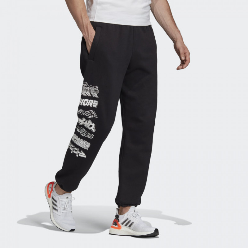 CELANA TRAINING ADIDAS Athletics Pack Graphic Sweat Pants