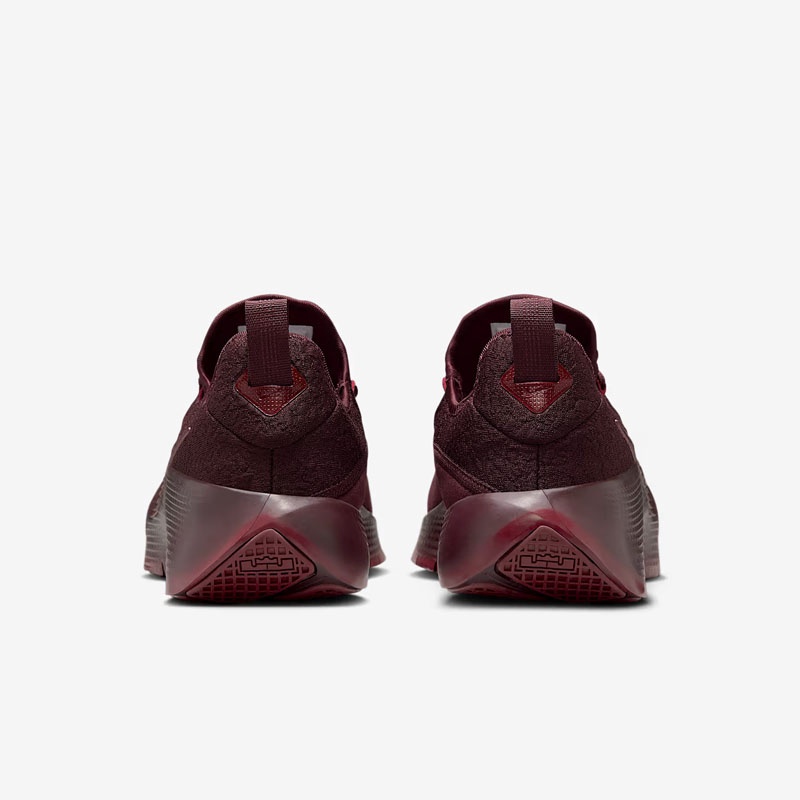 SEPATU BASKET NIKE LEBRON TR 1