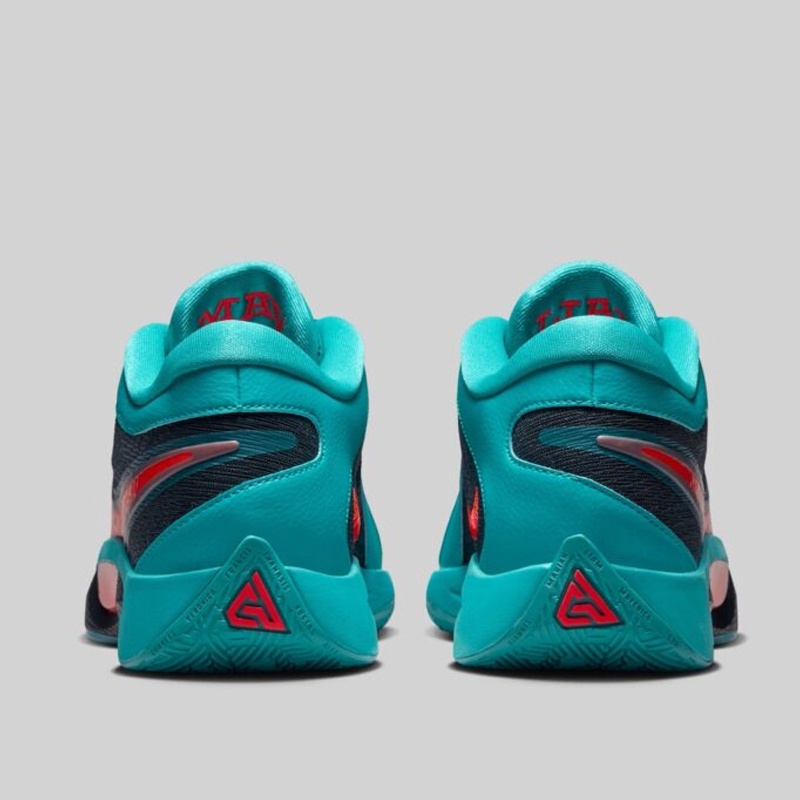 SEPATU BASKET NIKE Giannis Freak 6 EP