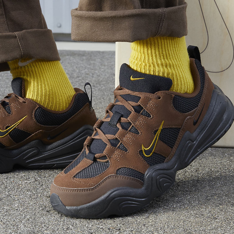 SEPATU SNEAKERS NIKE Tech Hera