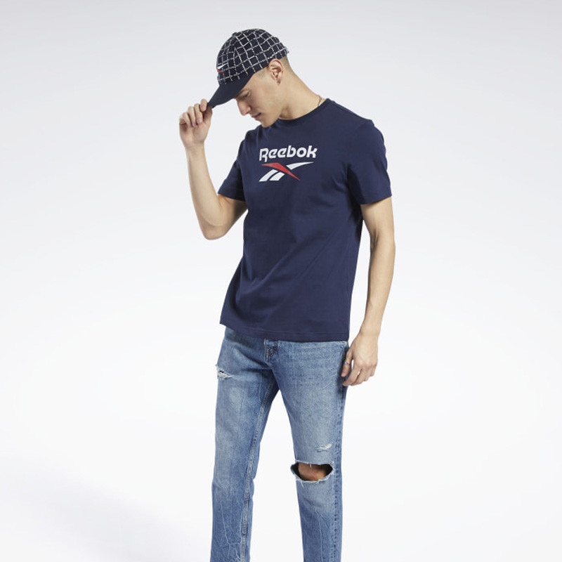 BAJU SNEAKERS REEBOK Cl F Vector Tee
