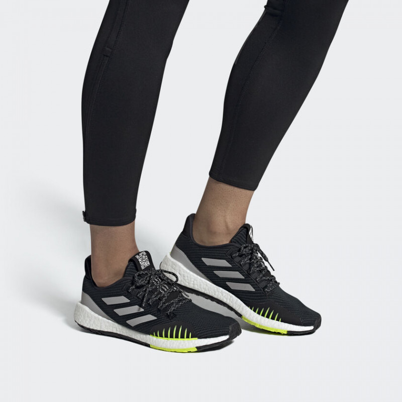 SEPATU LARI ADIDAS Pulseboost Hd Winter
