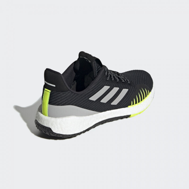 SEPATU LARI ADIDAS Pulseboost Hd Winter