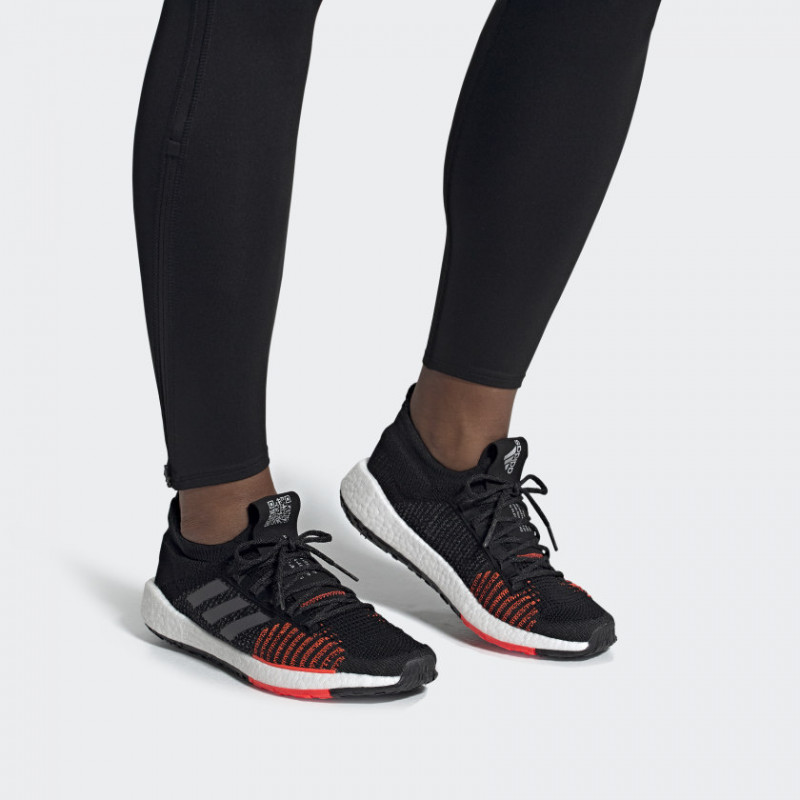 SEPATU LARI ADIDAS Pulseboost Hd