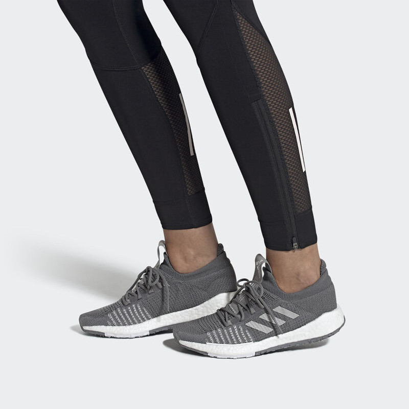 SEPATU LARI ADIDAS Wmns Pulseboost Hd