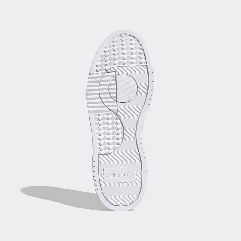 SEPATU SNEAKERS ADIDAS Supercourt
