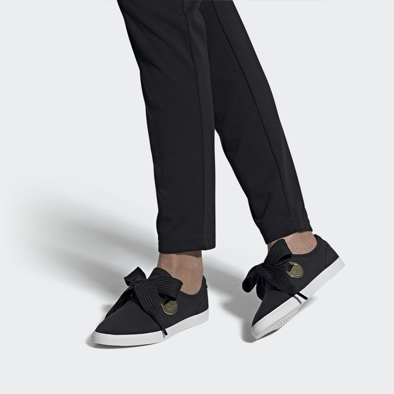 SEPATU SNEAKERS ADIDAS Wmns Sleek Lo