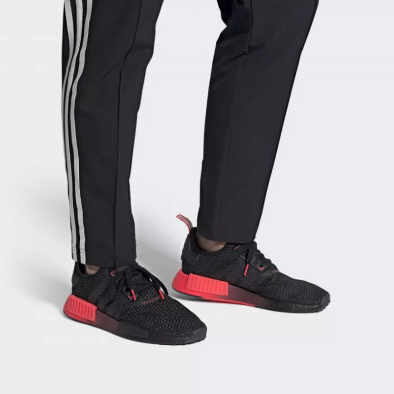 SEPATU SNEAKERS ADIDAS NMD_R1