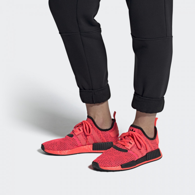 SEPATU SNEAKERS ADIDAS NMD_R1