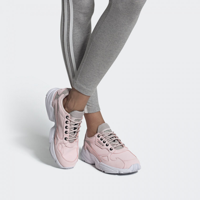 SEPATU SNEAKERS ADIDAS Wmns Falcon