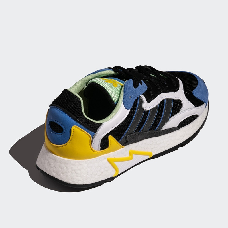 SEPATU SNEAKERS ADIDAS Tresc Run Boost