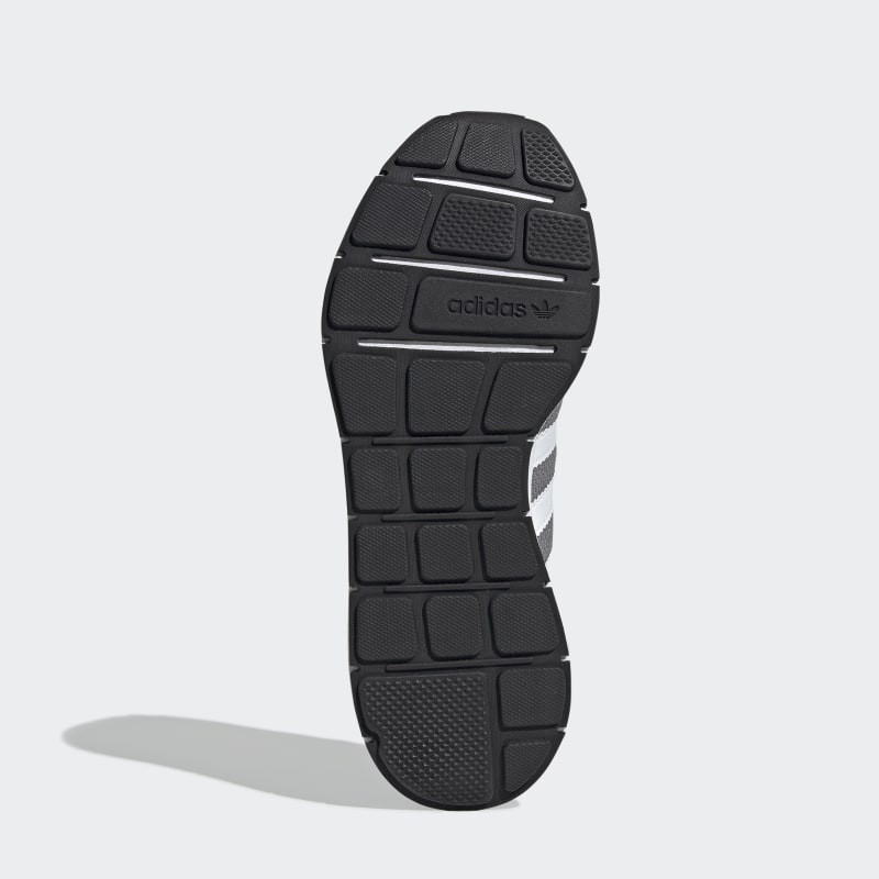 SEPATU SNEAKERS ADIDAS Swift Run RF