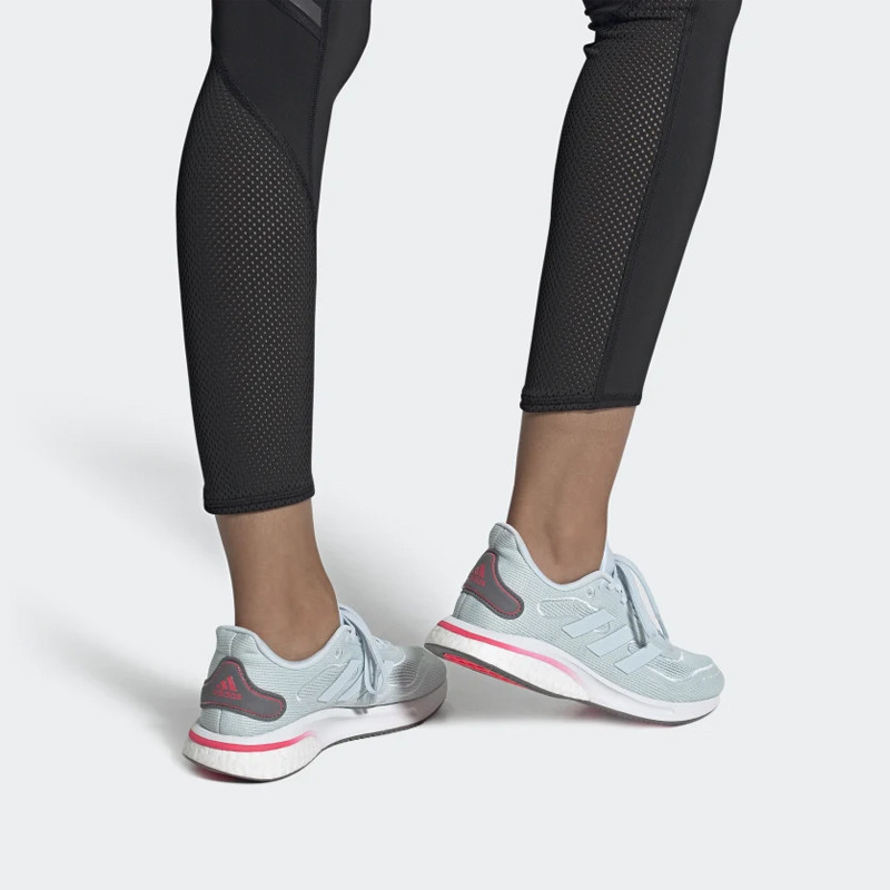 SEPATU LARI ADIDAS Wmns Supernova