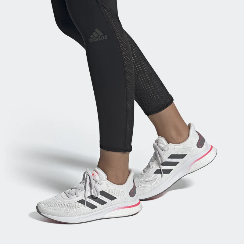 SEPATU LARI ADIDAS Wmns Supernova