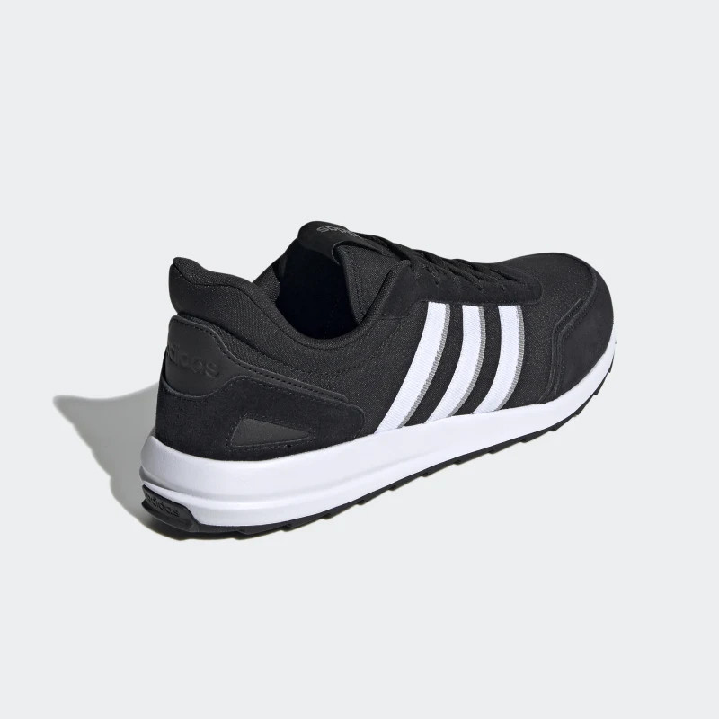 SEPATU LARI ADIDAS RETRORUN