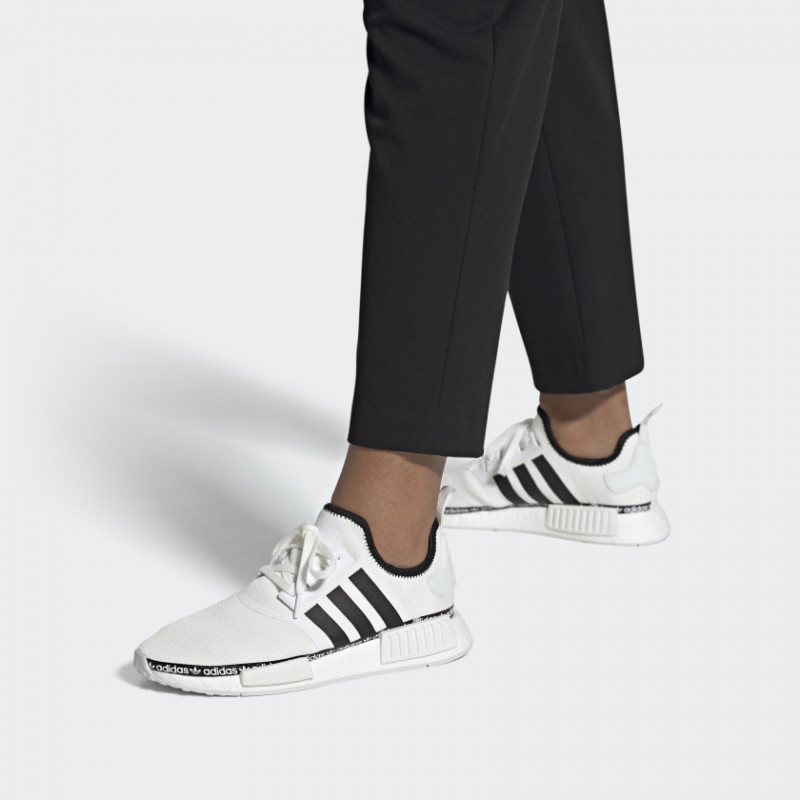 SEPATU SNEAKERS ADIDAS NMD_R1