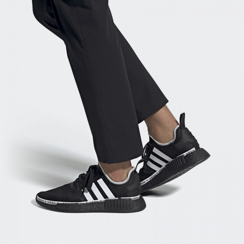 SEPATU SNEAKERS ADIDAS NMD_R1