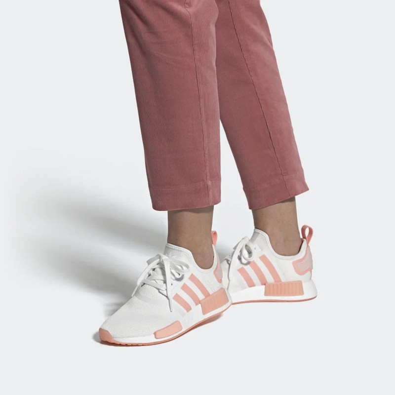 SEPATU SNEAKERS ADIDAS Wmns NMD_R1