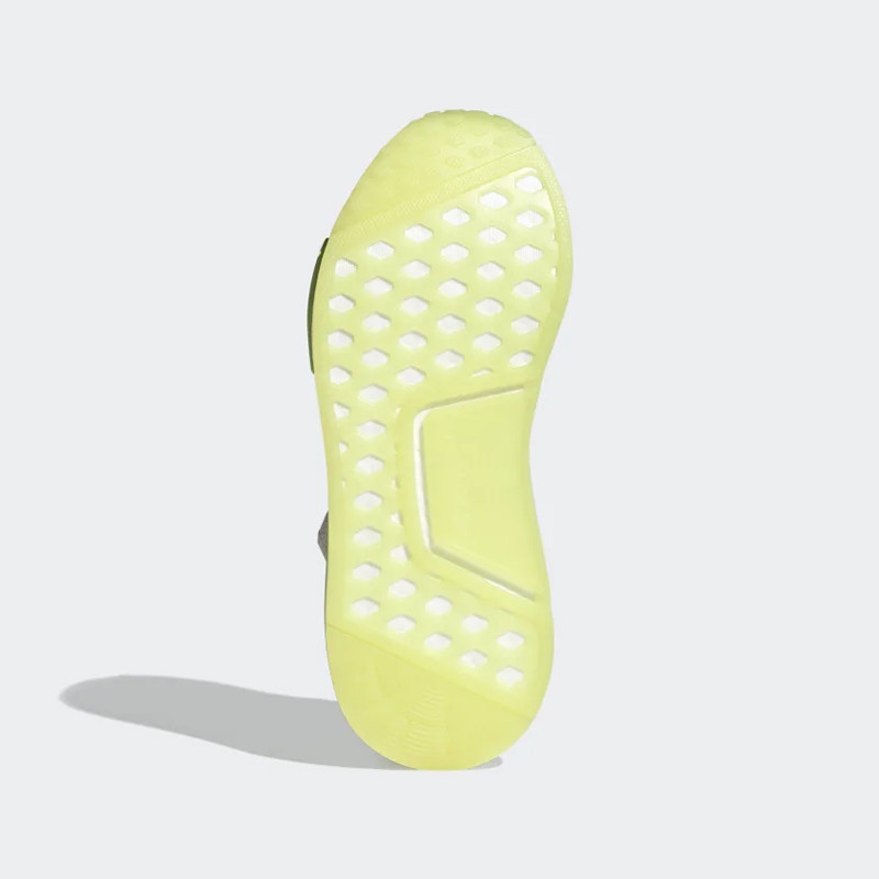 SEPATU SNEAKERS ADIDAS Wmns NMD_R1