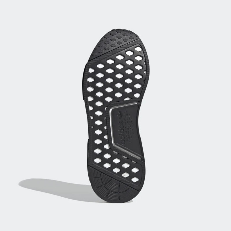 SEPATU SNEAKERS ADIDAS NMD_R1