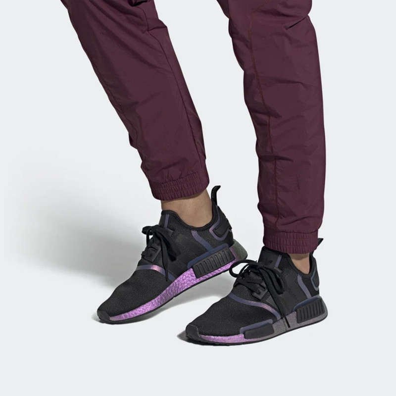 SEPATU SNEAKERS ADIDAS NMD_R1