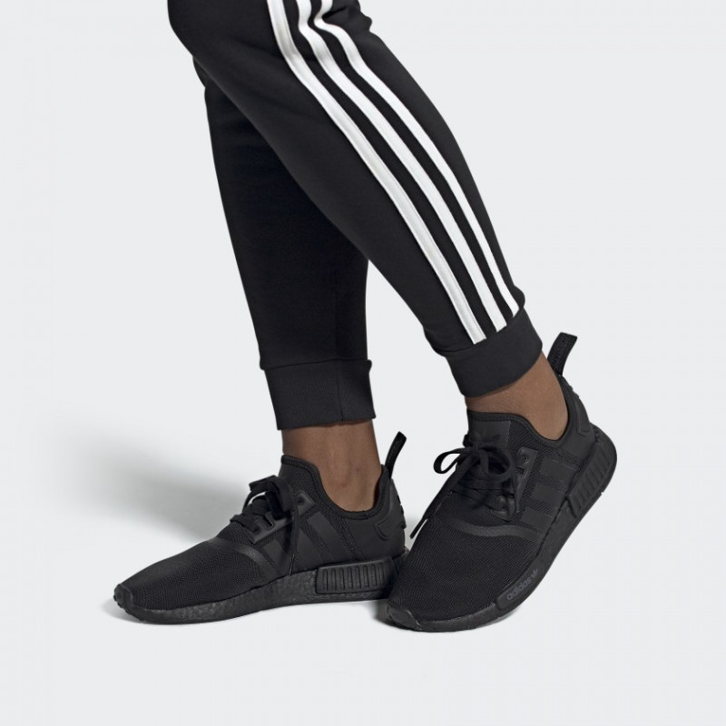 SEPATU SNEAKERS ADIDAS NMD_R1
