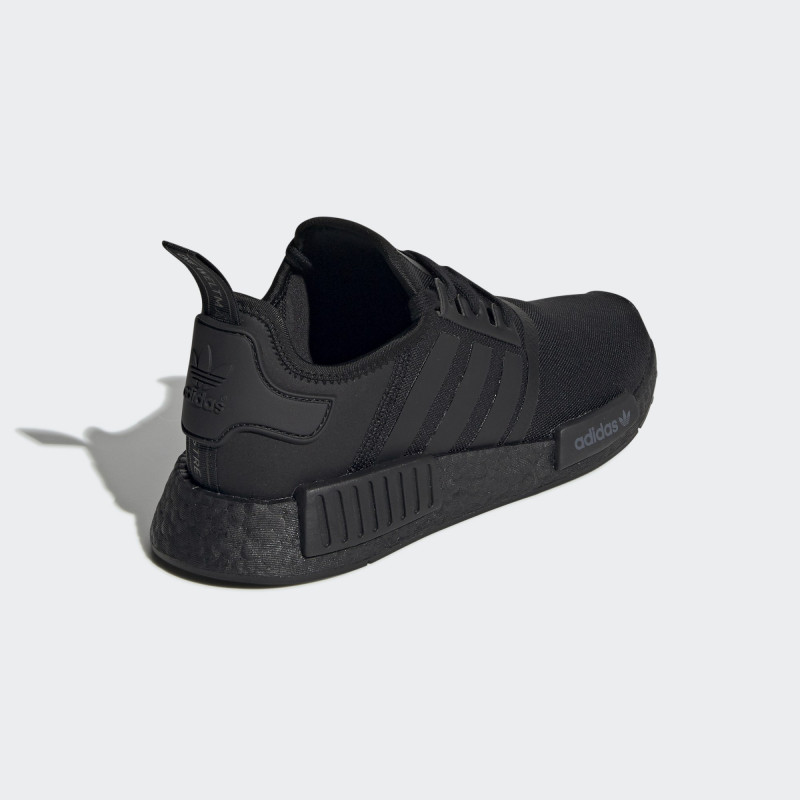 SEPATU SNEAKERS ADIDAS NMD_R1