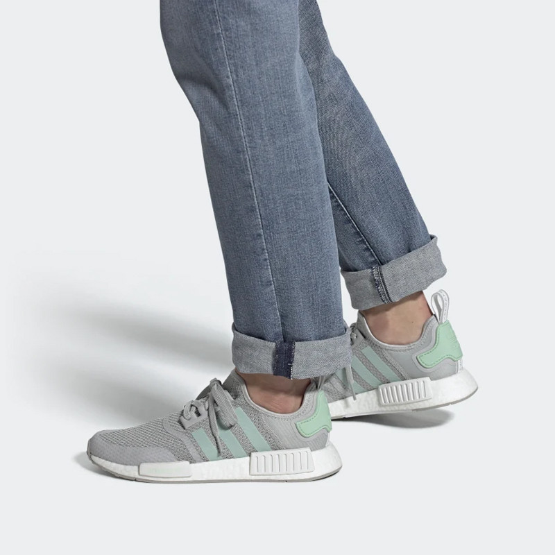 SEPATU SNEAKERS ADIDAS NMD_R1