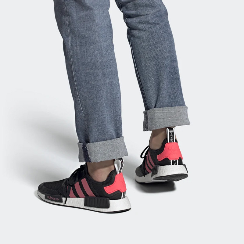 SEPATU SNEAKERS ADIDAS NMD_R1